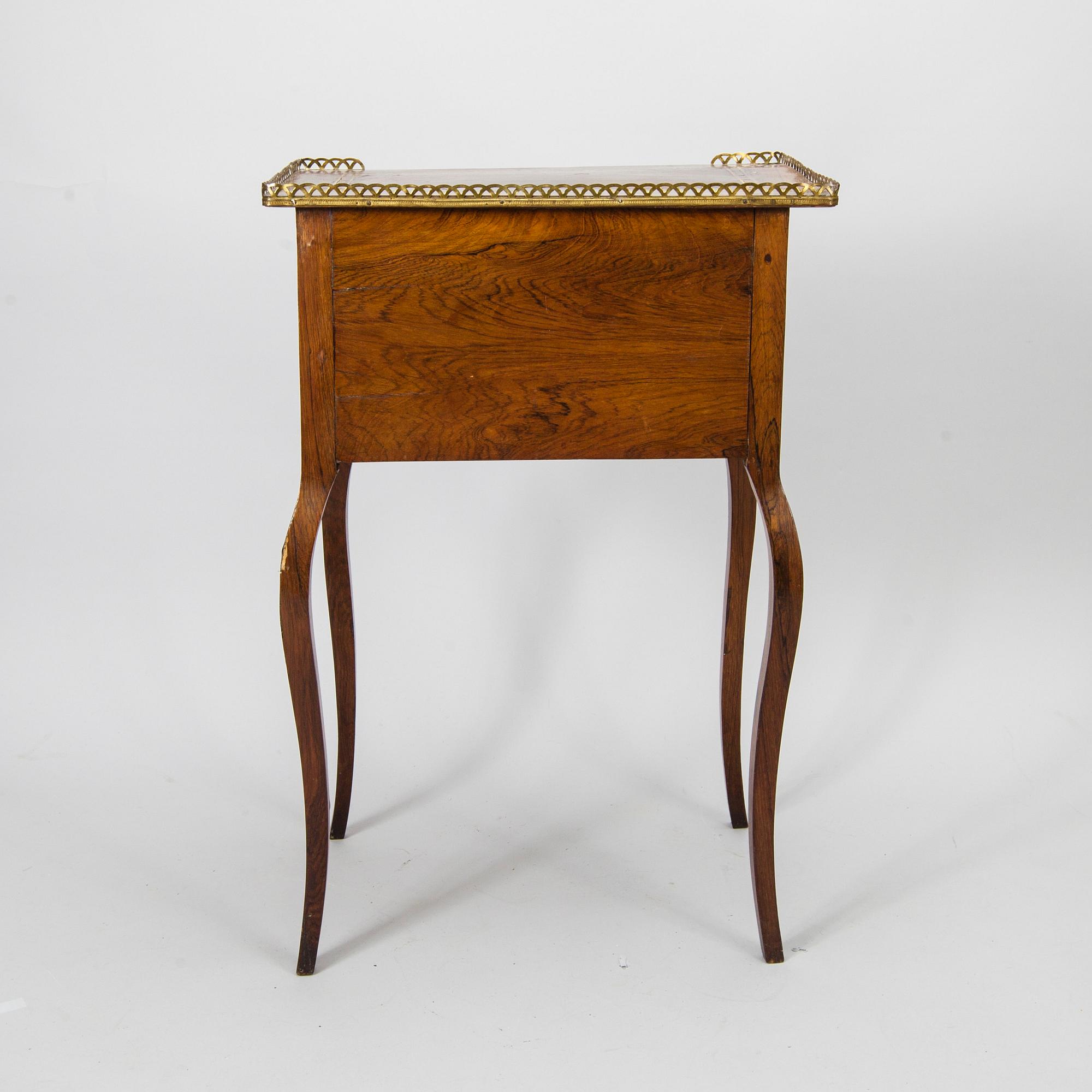 BORD / BYRÅ, rokokostil, Frankrike tidigt 1900-tal.