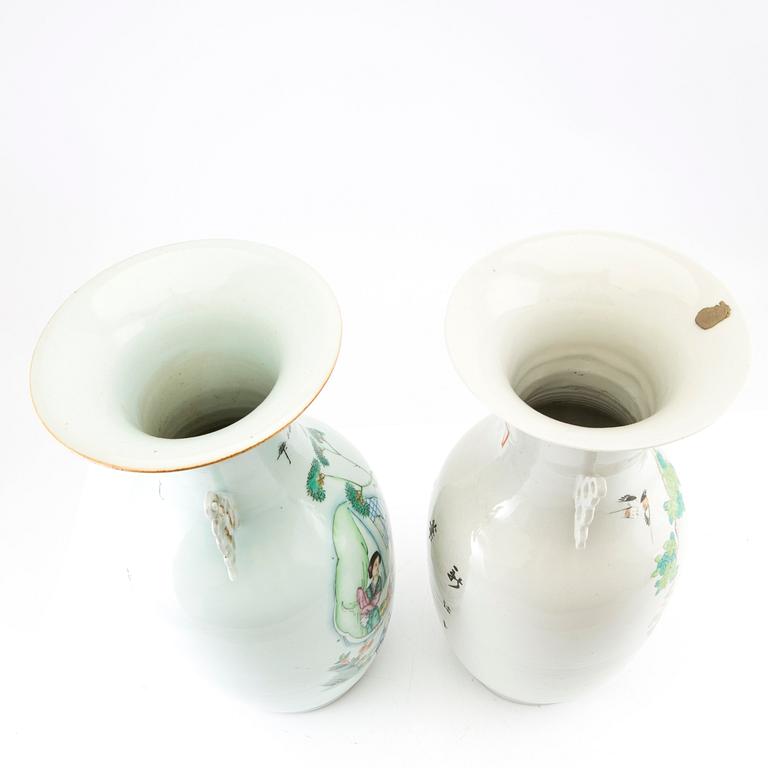 Two Chinese vases, 20th century.