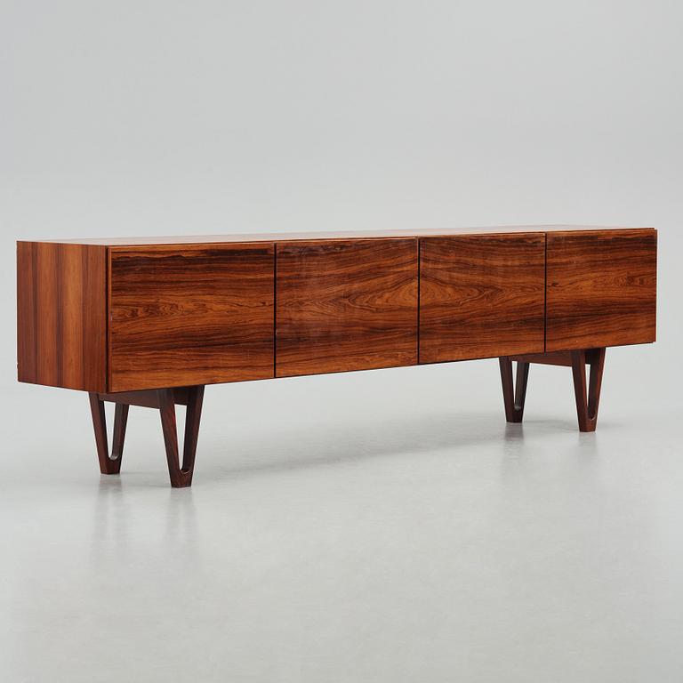 Ib Kofod Larsen, sideboard, modell "501" ur "Ib 500"-serien, Seffle Möbelfabrik 1960-tal.