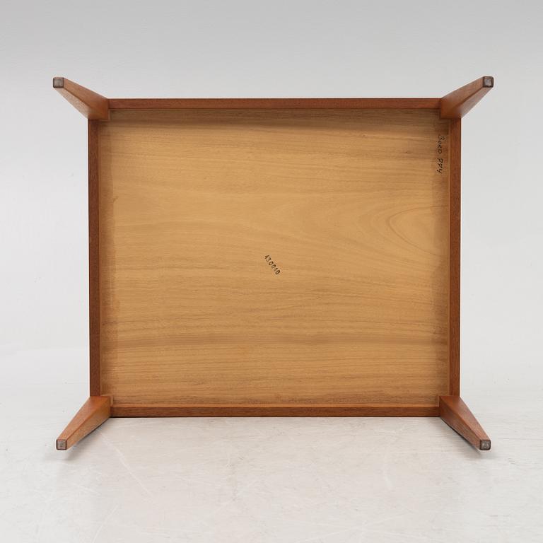 Josef Frank, soffbord, modell 774, Firma Svenskt Tenn, före 1985.
