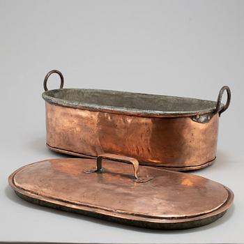 A 19TH CENTURY COPPER FISH PAN.