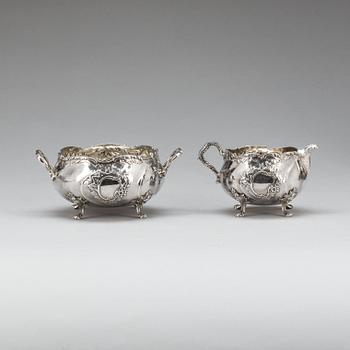 KAFFE- OCH TESERVIS, 4 delar. Silver, firma Michelsen. Köpenhamn 1931. Rokokostil. Ca 3500g.