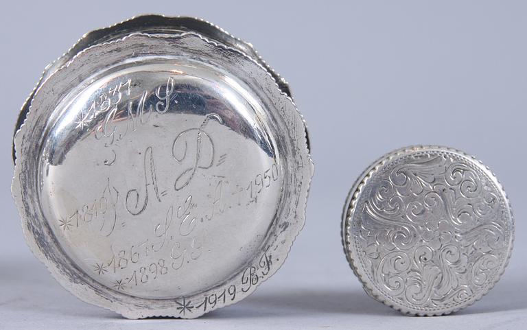 KYRKDOSA, silver, Göteborg otydlig års- och mästarstämplar, 1700/1800-tal. Samt DOSOR, 3 st tot 145 gram.