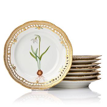 A set of eight Royal Copenhagen 'Flora Danica' dessert plates, Denmark, 20th Century.