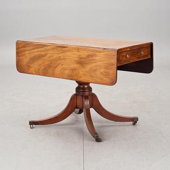 KLAFFBORD. England, 1800-talets första hälft.