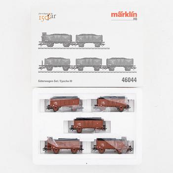 Märklin, A trainset and three carsets, model nr 29141, 46044, 47454 and 47730, gauge H0, in boxes.