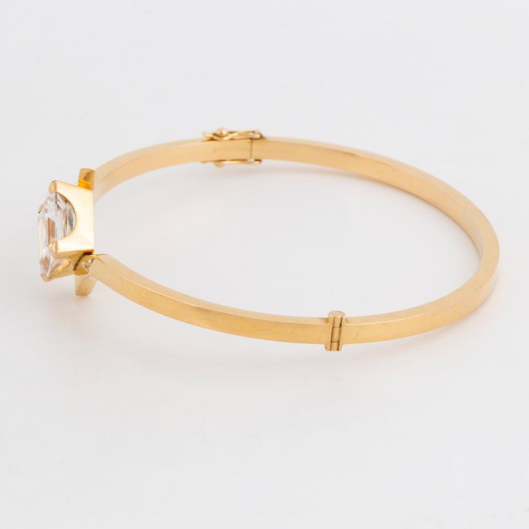 18K gold and synthetic white spinel bangle.