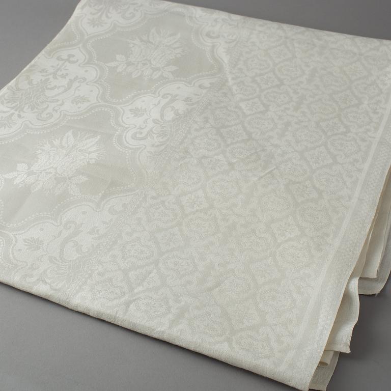 Tablecloths, 4 pcs., linen damask. Ca 249x212 cm, ca 268x203 cm, ca 239x171,5 cm and 181,5x174 cm.
