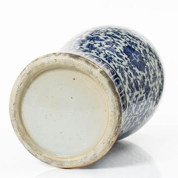 Vas med lock, porslin. Qingdynastin, 1800-tal.