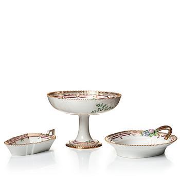 322. A Royal Copenhagen 'Flora Danica' tazza and two serving dishes, Denmark, 20th Century.