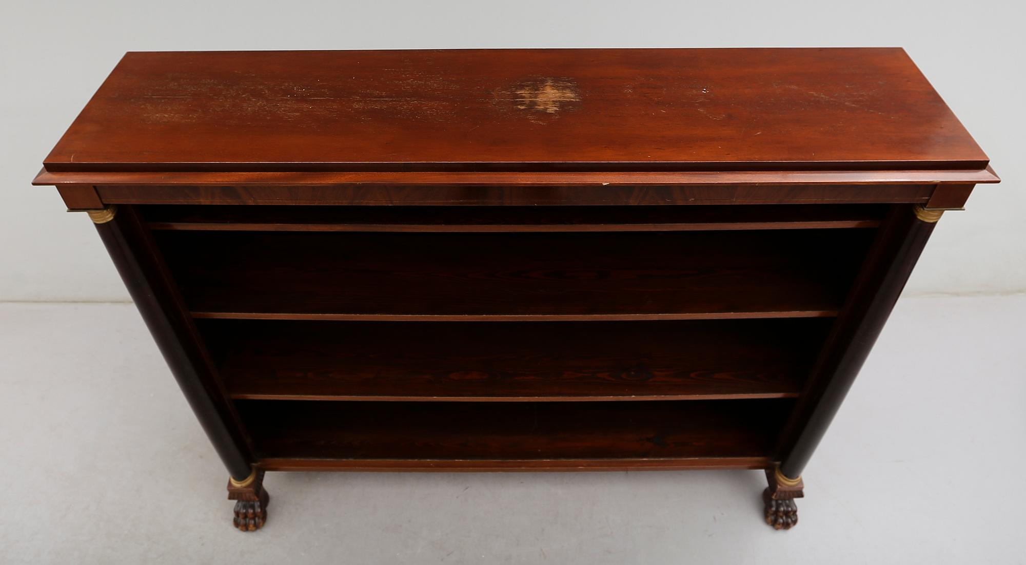 BOKHYLLA, Karl Johan-stil, 1900-talets första hälft.