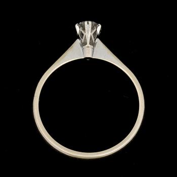 RING, 18k vitguld, rund briljantslipad diamant, ca 0,35ct enligt gravyr. Vikt ca 3g.