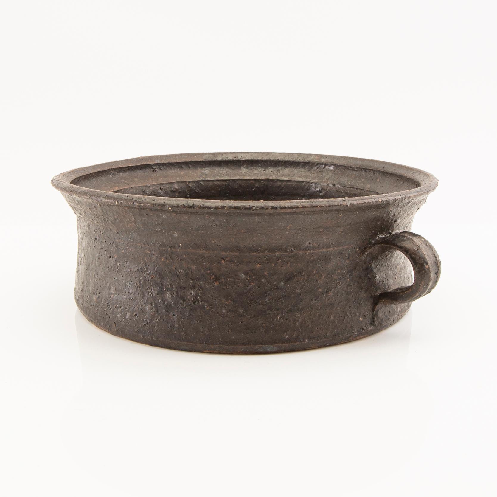 Kyllikki Salmenhaara, bowl, chamotte stoneware, signed in the base KS Arabia.