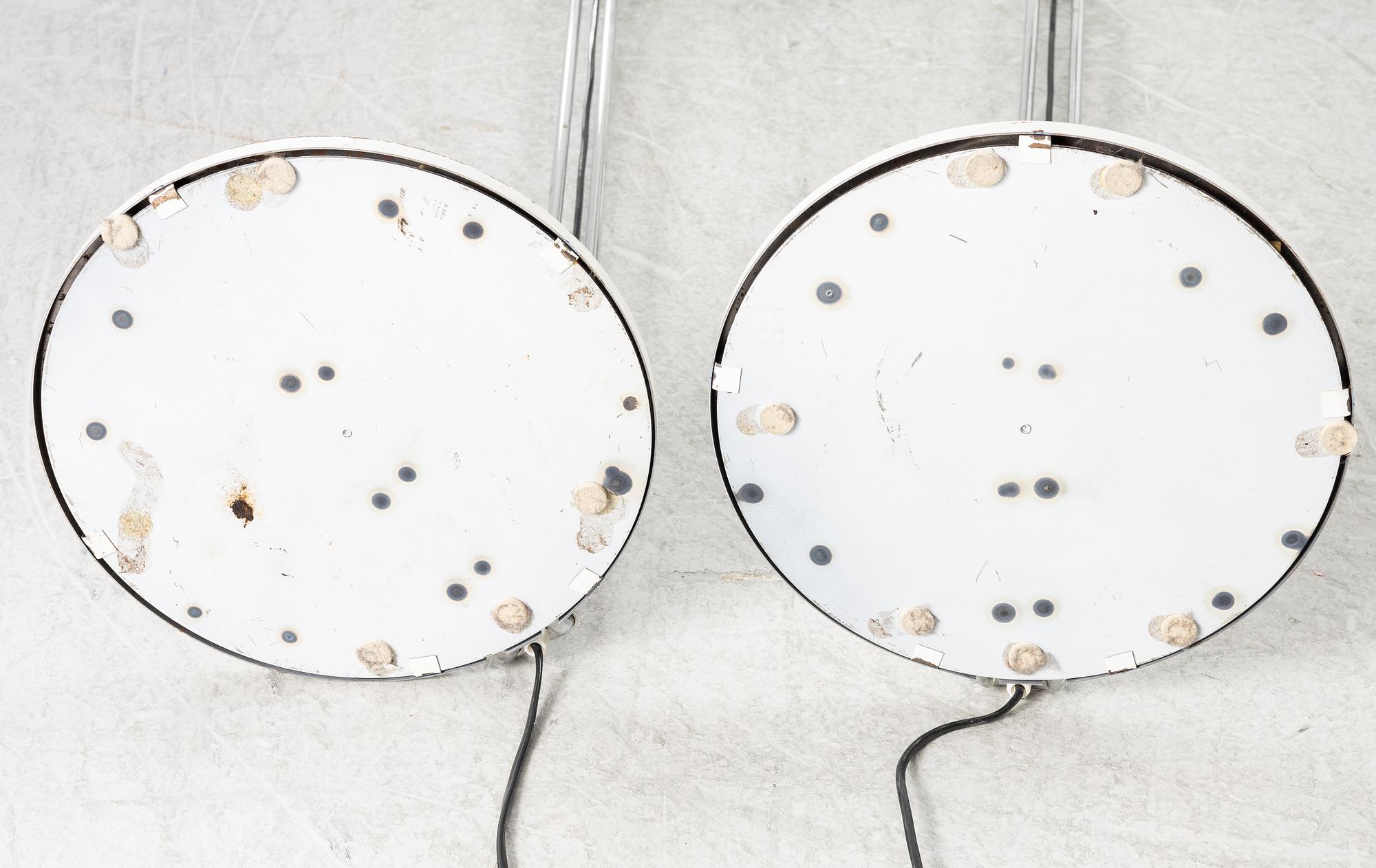 Per Sundstedt, golvlampor, ett par,  samt bordslampa, "Mars", Kosta Lampan, resp Ateljé Lyktan, sent 1900-tal.