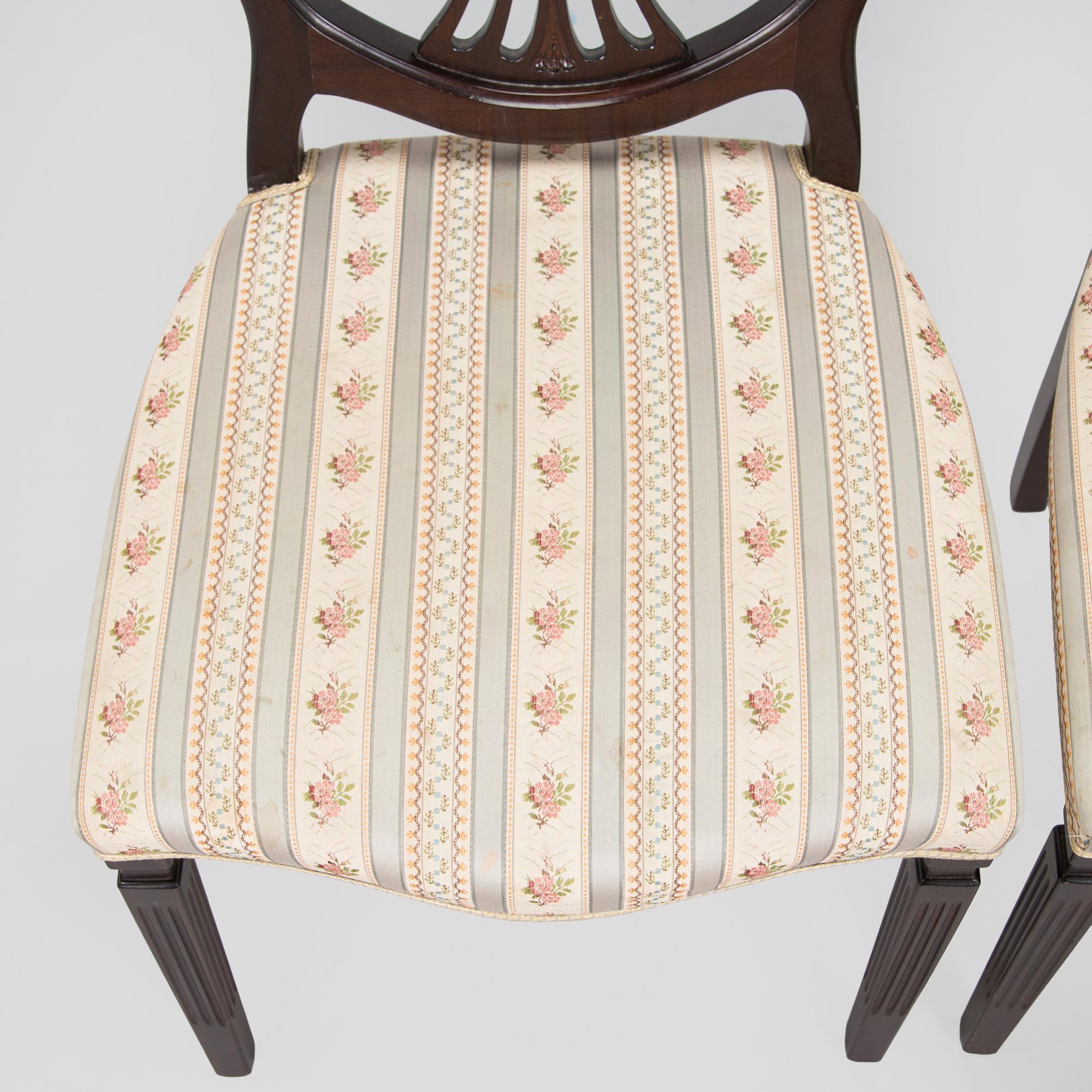 Stolar, 16 st och karmstolar 2 st, Hepplewhite-stil, 1900-talets andra hälft.