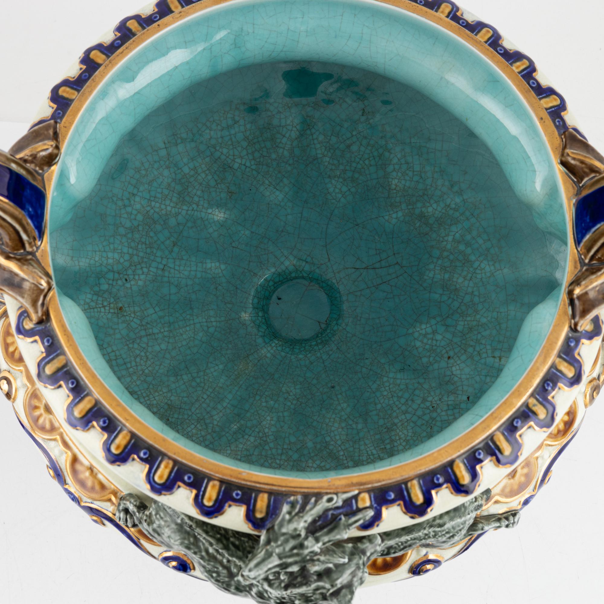 A majolica urn, Rörstrand, around the year 1900.