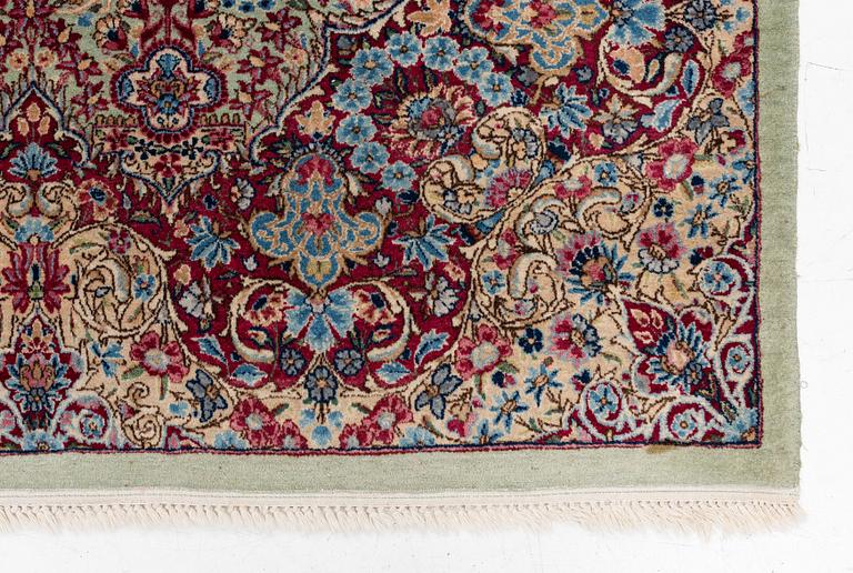 Rug, Kirman, approx. 290 x 185 cm.