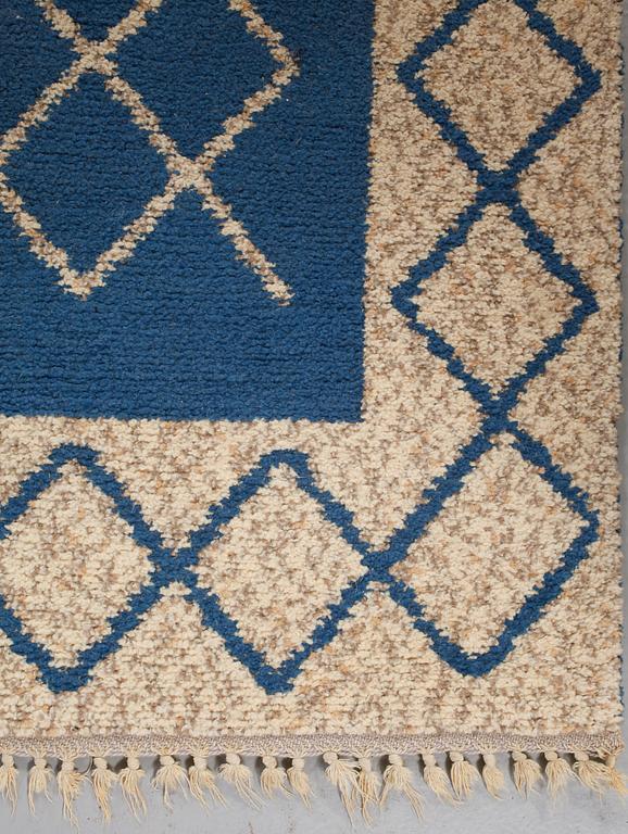 MATTA, dubbelväv, omkring 1900-talets mitt, 238 x 160 cm.