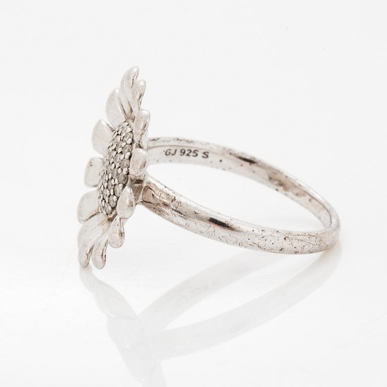 Georg Jensen, Sunflower ring with brilliant-cut diamonds.