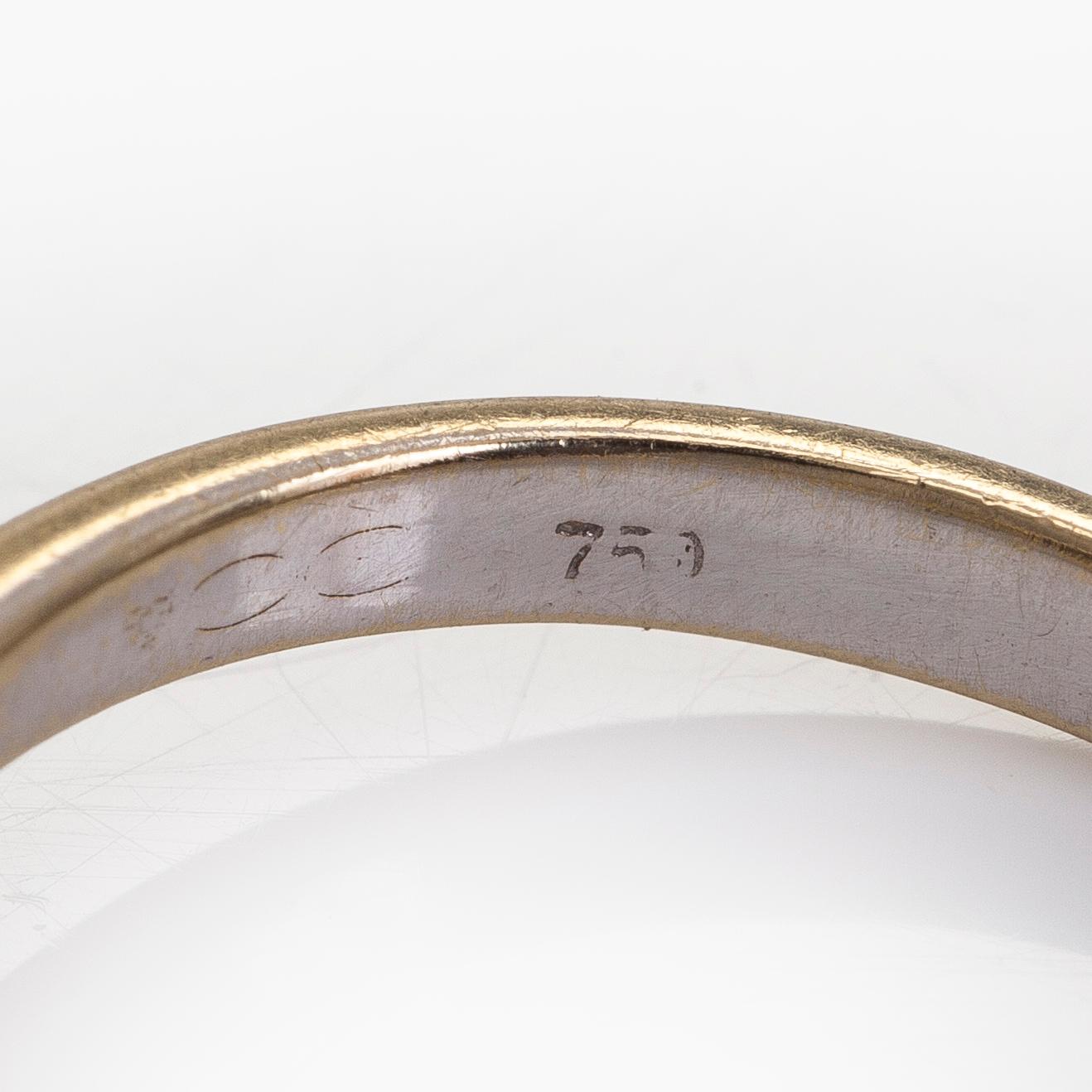 Sormus, markiisihiottuja ja prinsessihiottuja timantteja, 18K valkokultaa.