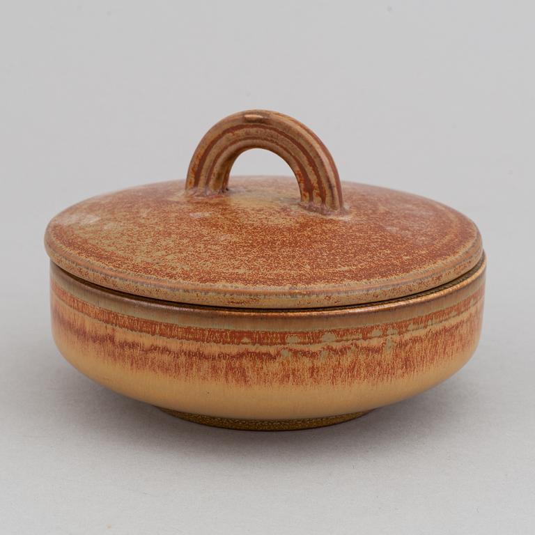 Gunnar Nylund, a set of two stoneware lidded bowls and a bowl, Rörstrand 1940's.