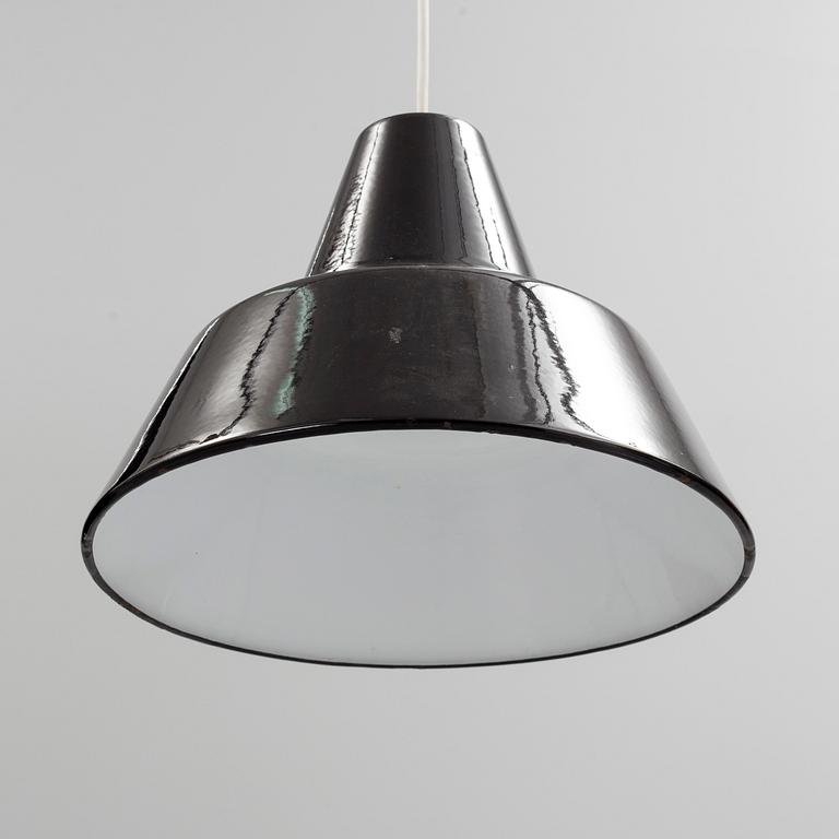 TAKLAMPA, "Verkstadspendel", Louis Poulsen. Diameter 27 cm.