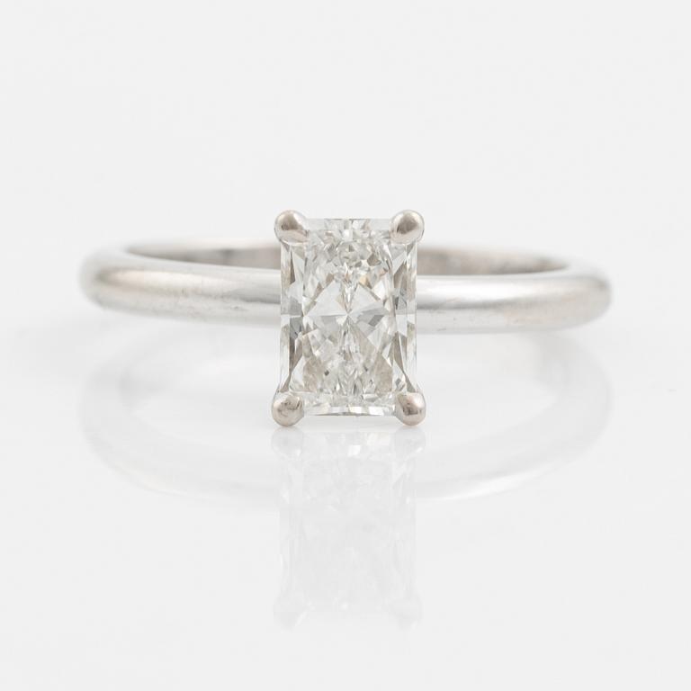 Ring 18K white gold with radiant/mixed cut diamond, 1.01 ct.