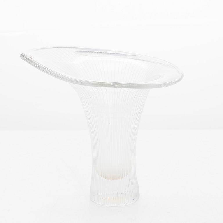 Tapio Wirkkala, vas, "Kanttarell", signerad Tapio Wirkkala, Iittala 12/1986.