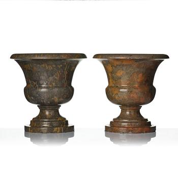 Urnor ett par, troligen Italien 1800-talets senare del.