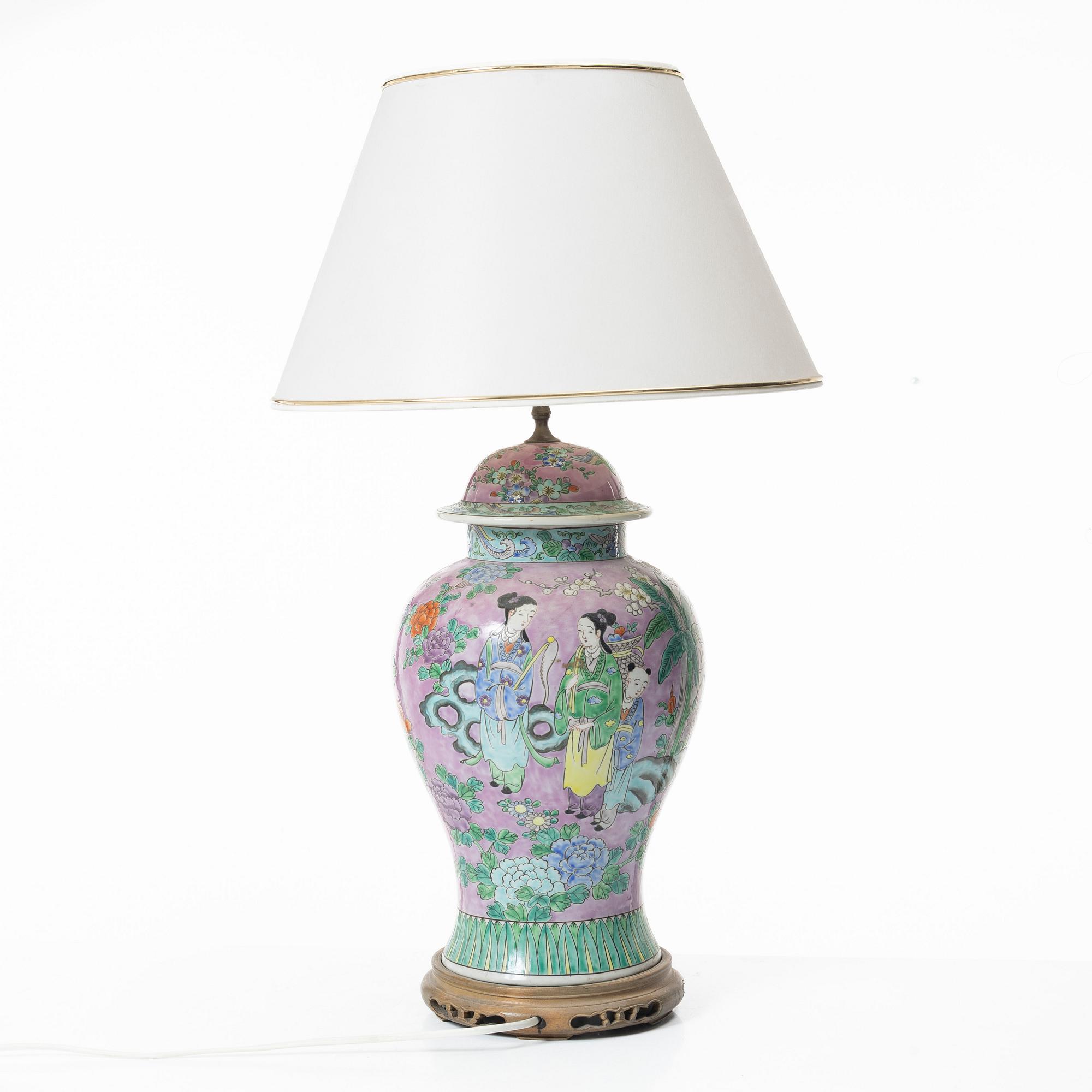 A porcelain table lamp, China, 20th century.