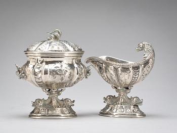 SOCKERSKÅL samt GRÄDDSNIPA, silver 835/1000. Vikt tot ca 480 g.