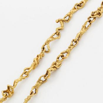 An 18K gold necklace and bracelet.