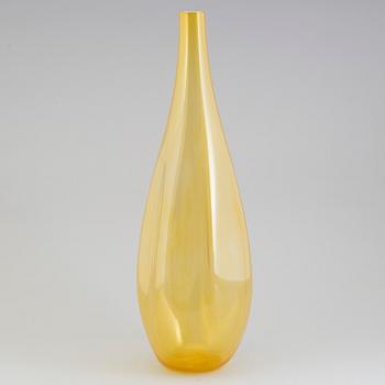 ANN WÅHLSTRÖM, a large glass vase from Kosta Boda Atelier, signed.