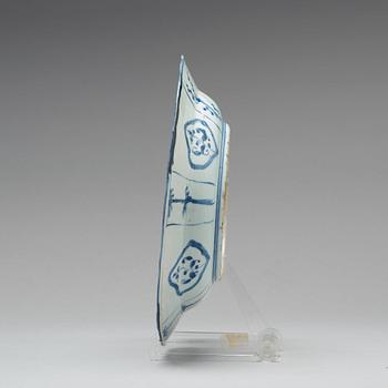 A blue and white kraak dish, Ming dynasty, Wanli (1572-1620).