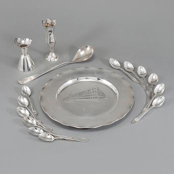 PARTI SILVER, 16 delar, mestadels Sverige, 1900-tal, vikt exklusive ljusstake 551 gram.