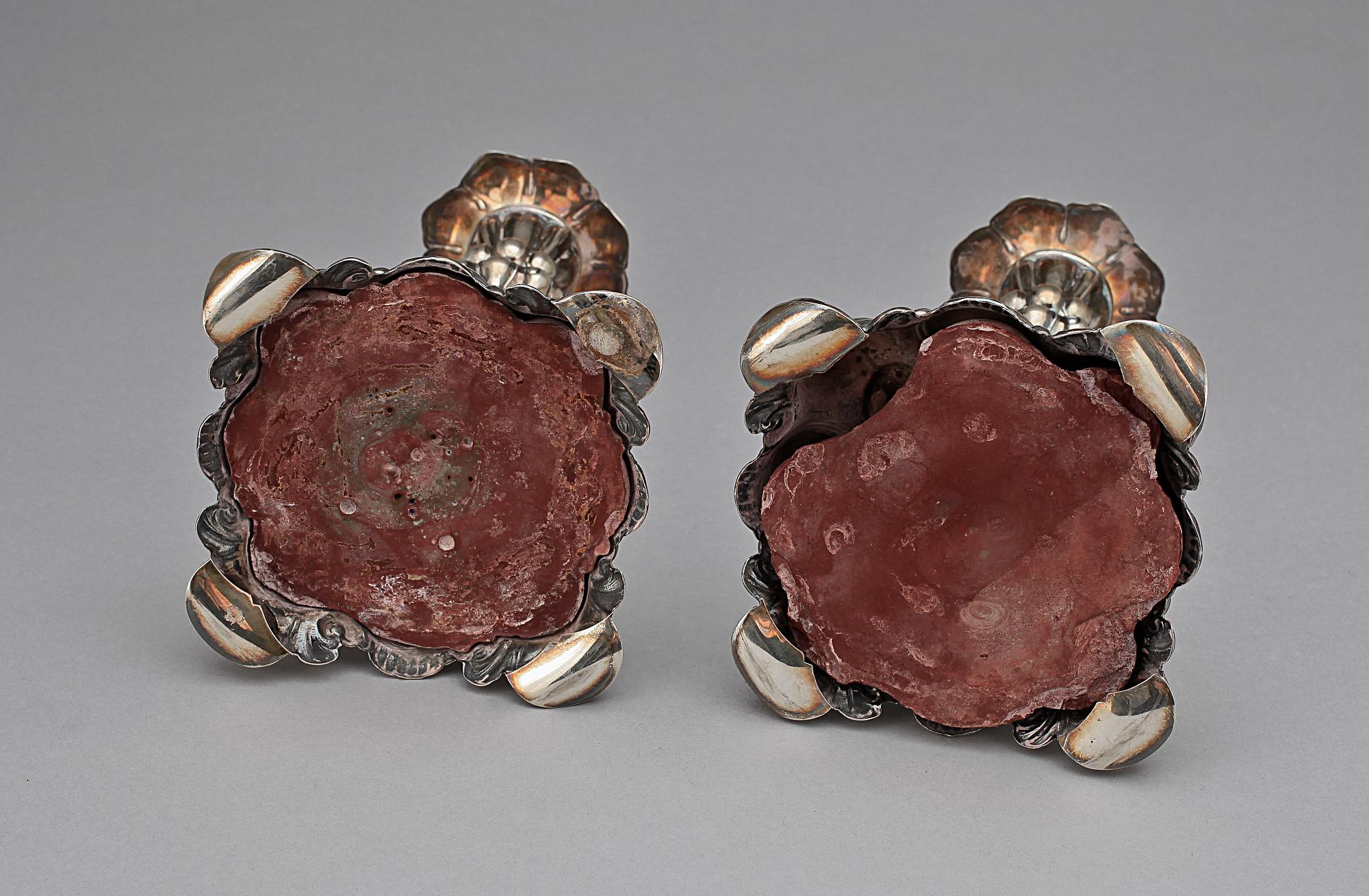 LJUSSTAKAR, ett par, silver, rokokostil, CG. Hallberg, Stockholm, 1937 samt 1938.