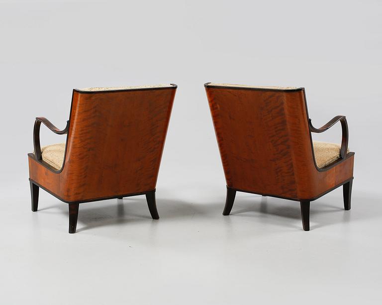 FÅTÖLJER, ett par, tillskrivna Erik Chambert, 1920/30-tal.