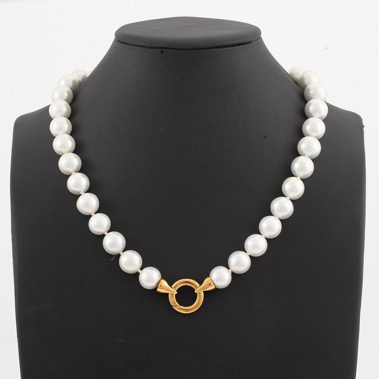 Necklace, with cultured South Sea pearls, clasp 18K gold.