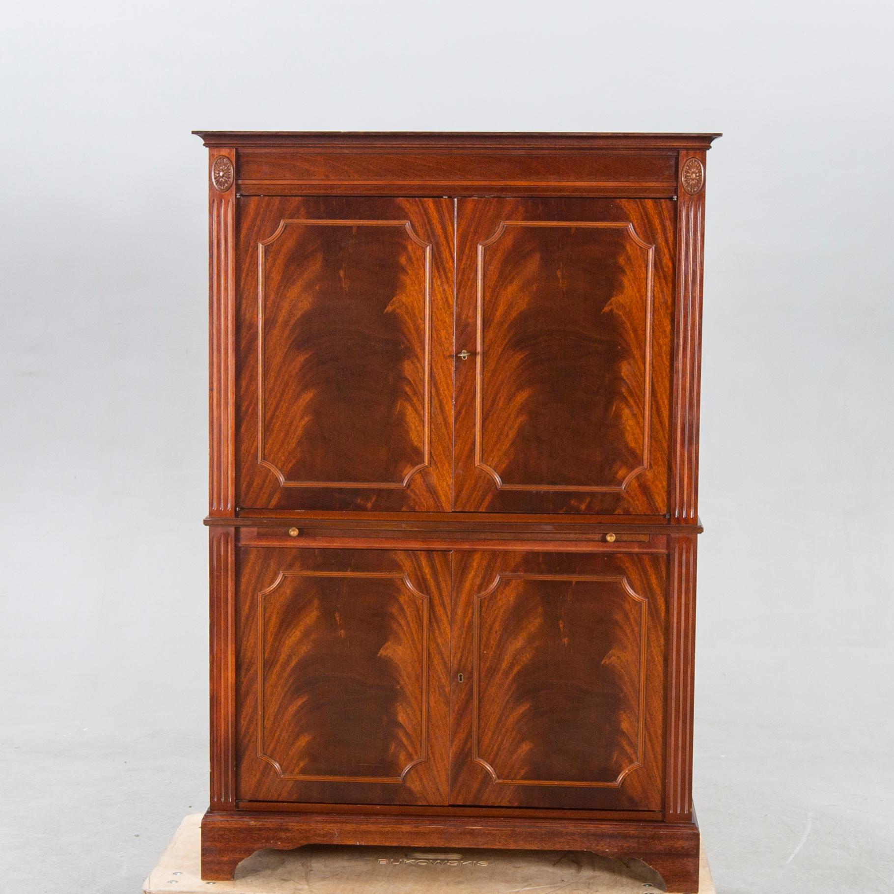 Bar cabinet / cabinet, mahogany, Aurora, second half of the 20th century.