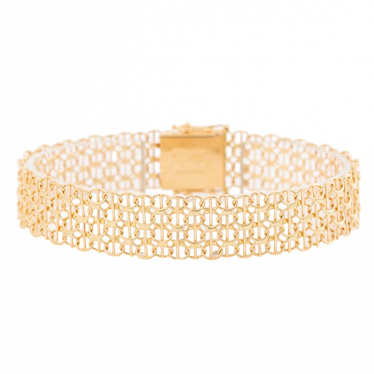 18K gold bracelet.