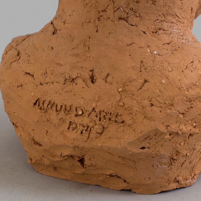 ASMUND ARLE, Skulptur, terracotta, signerad Asmund Arle och daterad 1974.