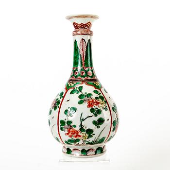 A Chinese Kangxi famille verte porcelain vase.