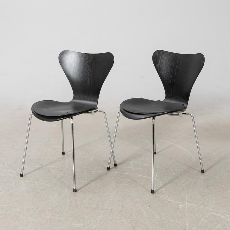 Arne Jacobsen, chairs, a pair, "The Seven", Fritz Hansen, Denmark 2007.