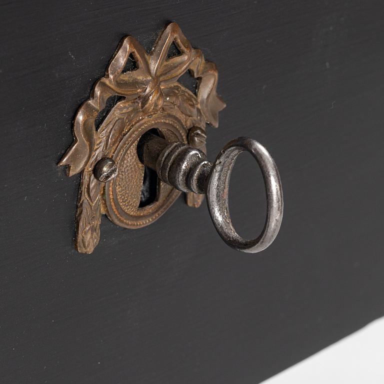 Bord, sengustavianskt, omkring 1800.