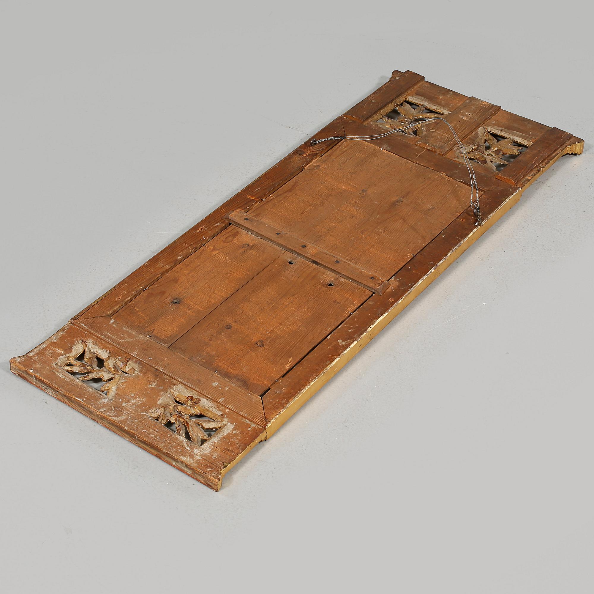 SPEGEL, gustaviansk, omkring år 1800.