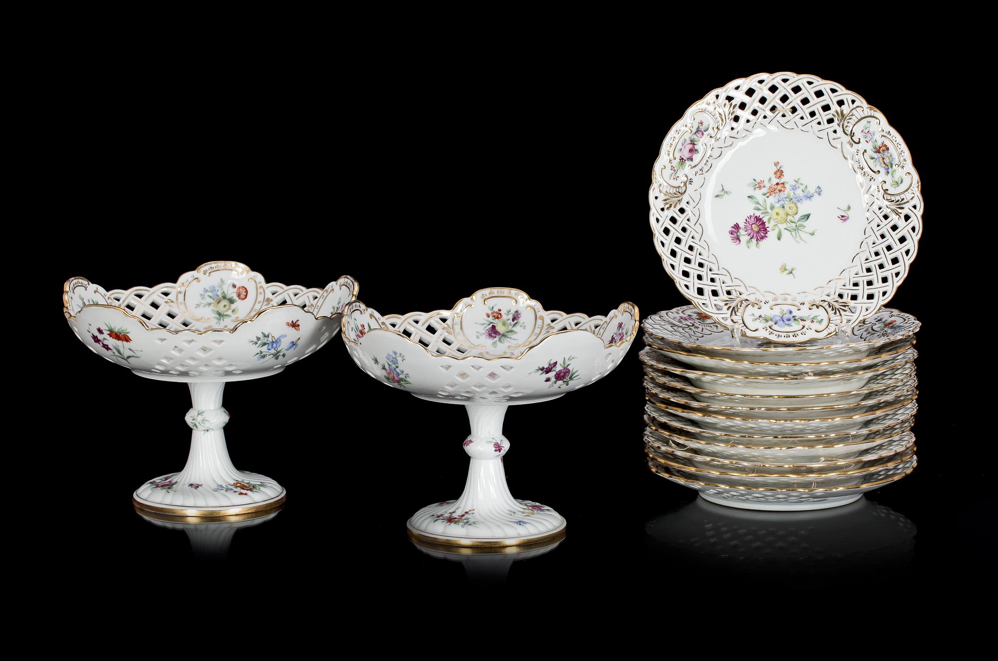 FRUKTSERVIS, 14 delar, porslin. 1800/1900-tal.