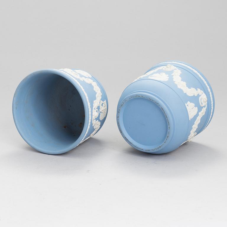 WEDGWOOD, Jasperware, 30 delar, England 1900-talets andra hälft.