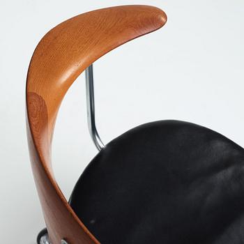 Hans J. Wegner, a "Swivel Chair" /JH502, executed by Johannes Hansen, Denmark 1960's.