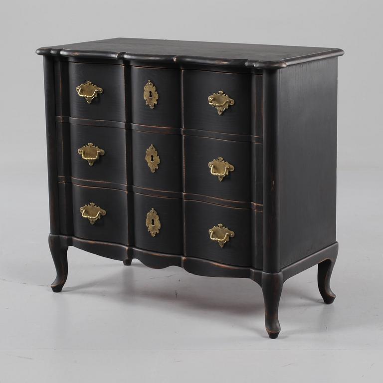 BYRÅ, barockstil, omkring 1900-talets mitt.