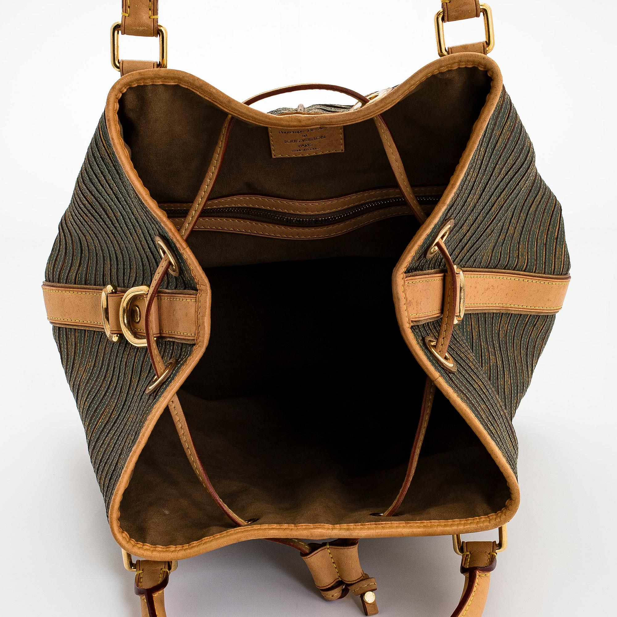 Louis Vuitton, an "Eden Neo" bag.